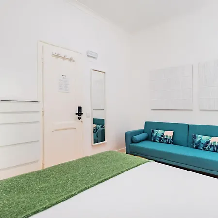 Guest 1 Boutique House אכסניה *